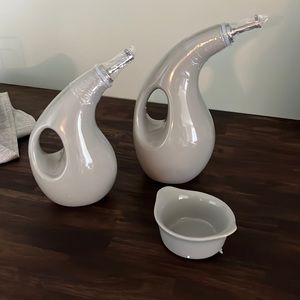 Rachel ray ceramic oil dispenser with small bowl